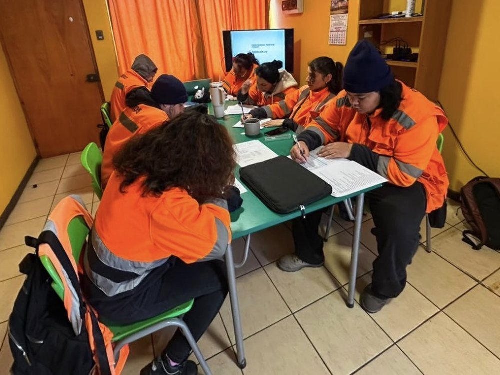Trabajadoras y trabajadores en capacitación de protocolos MINSAL